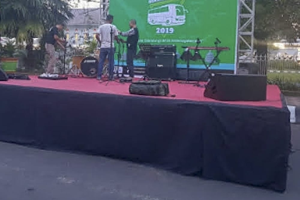 Sewa Panggung 120 cm Karpet