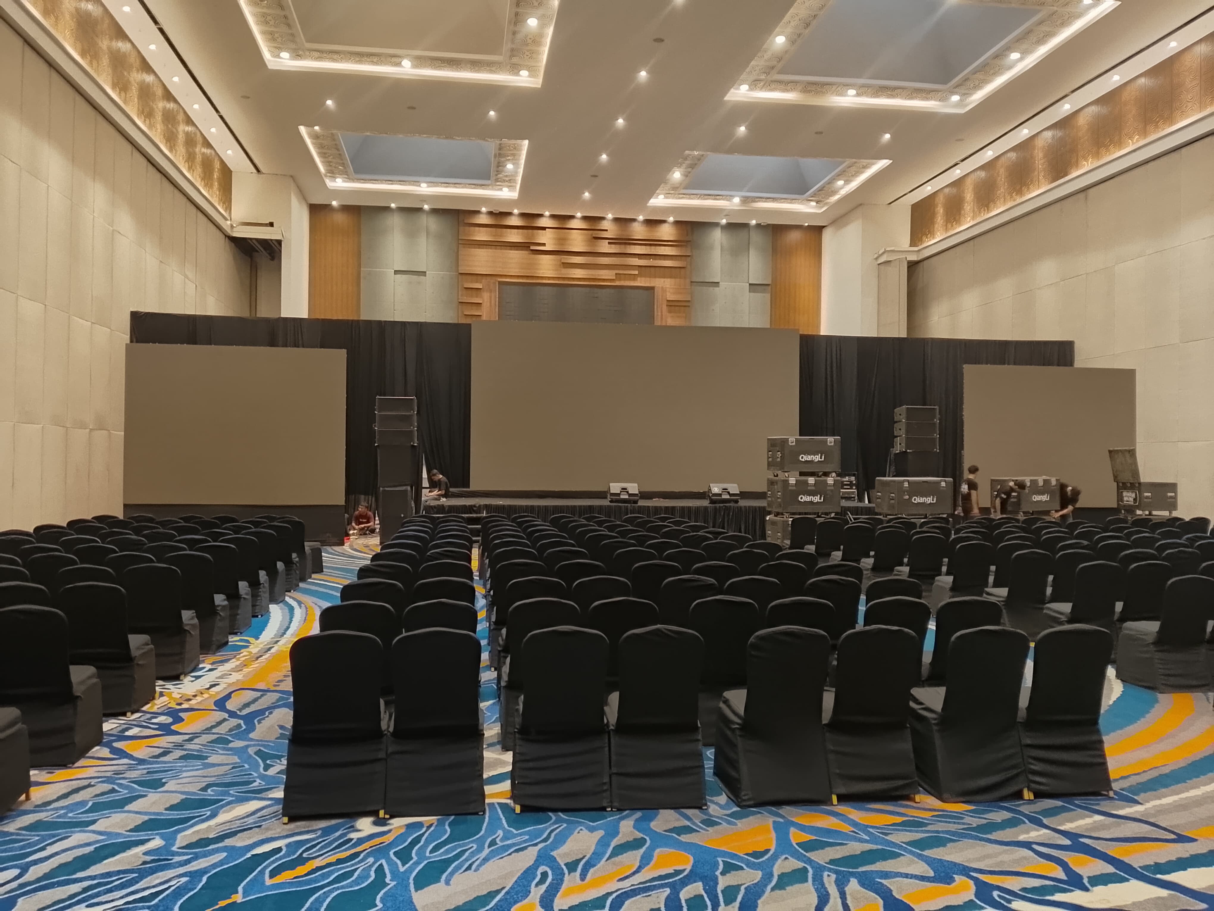 Sewa Kursi Futura Cover hitam