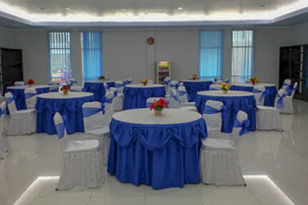 Sewa Meja Bundar Standar