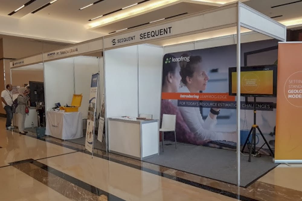 Sewa Booth Partisi 2 x 3 m