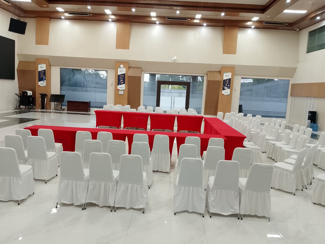 Sewa Kursi Futura Cover Putih