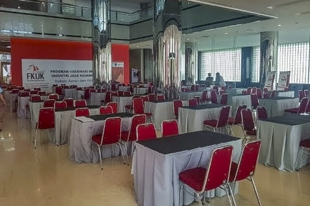 Sewa Meja Kotak Skirting