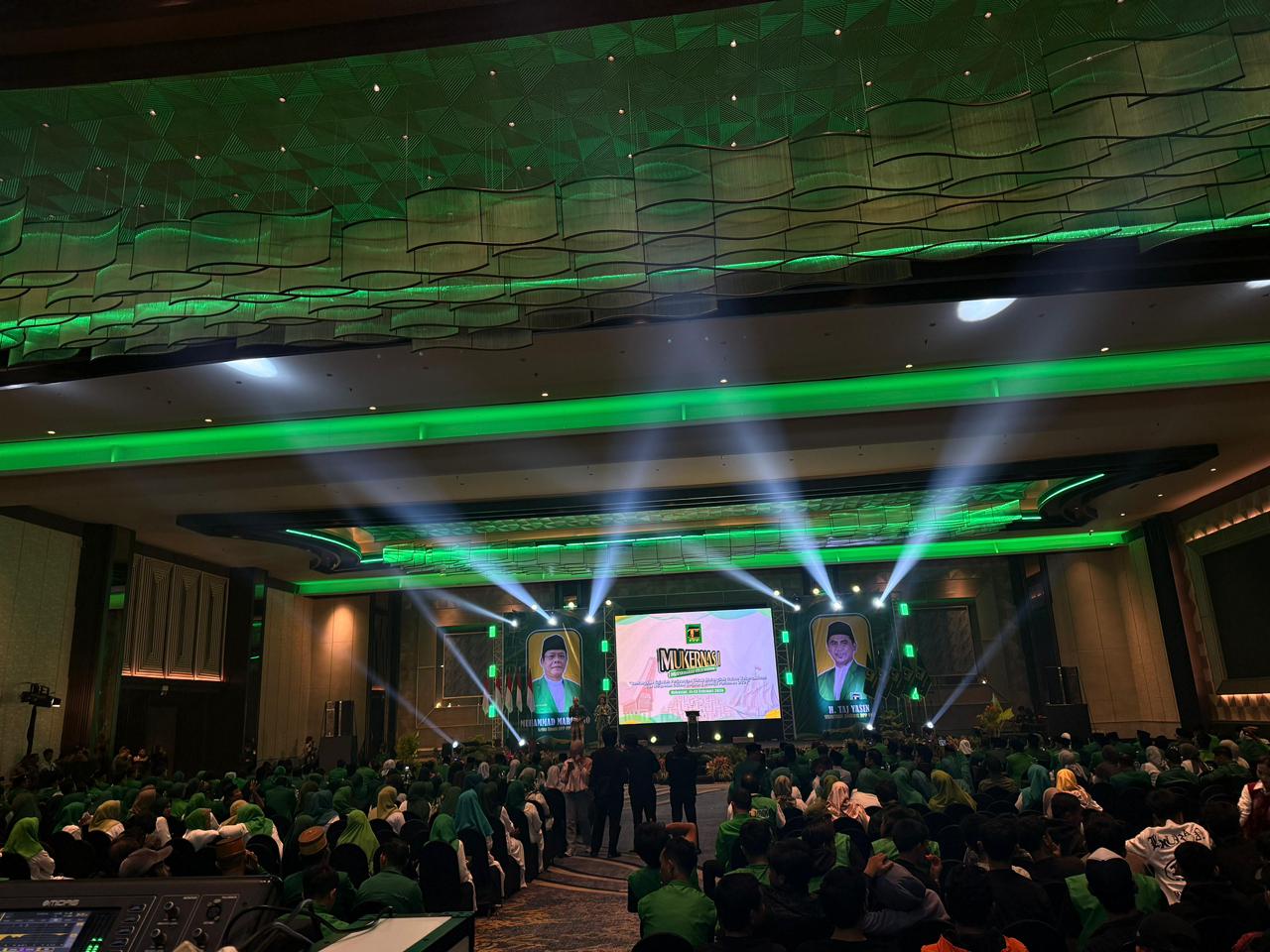 Sewa Stromi LED 1000