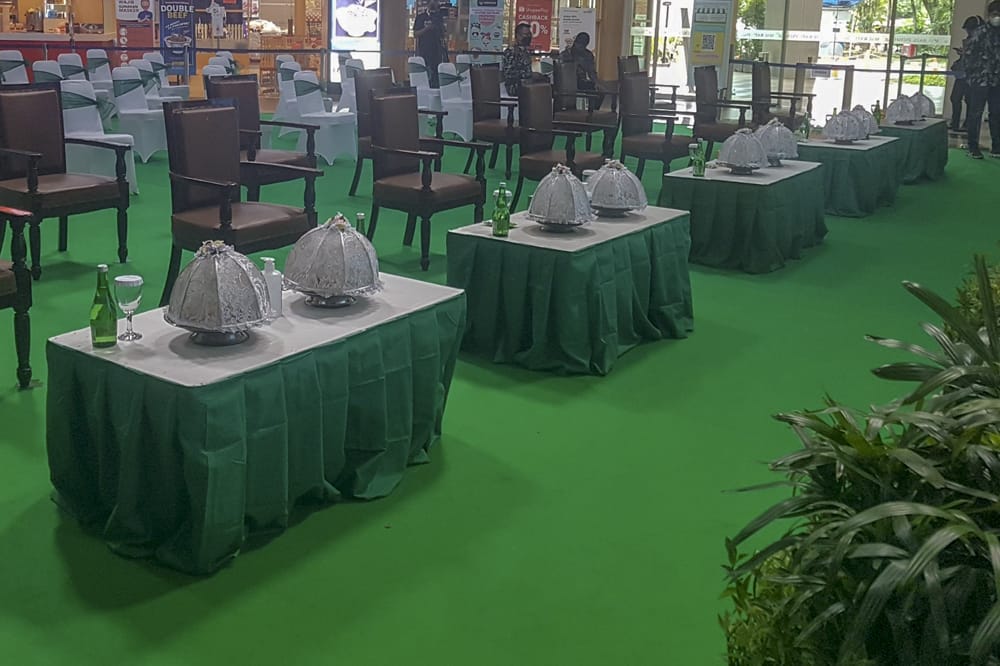 Sewa Meja Tamu Skirting