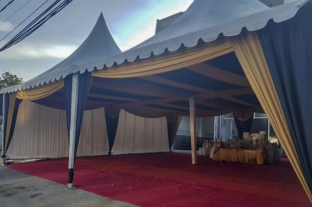 Sewa Tenda Sarnafil 4 x 4 m Semi-dekorasi