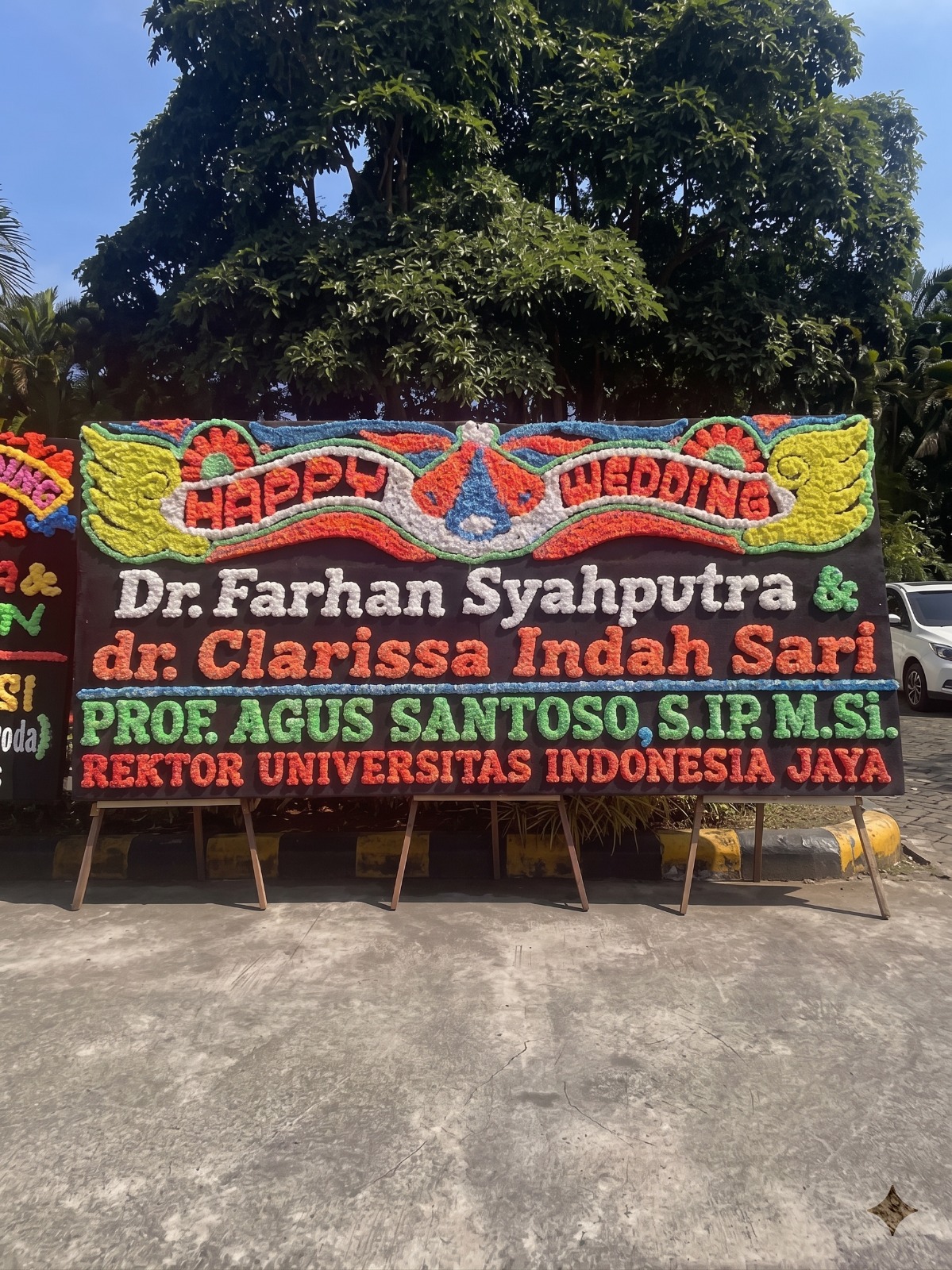 Sewa Karangan bunga 5x2 meter di Makassar
